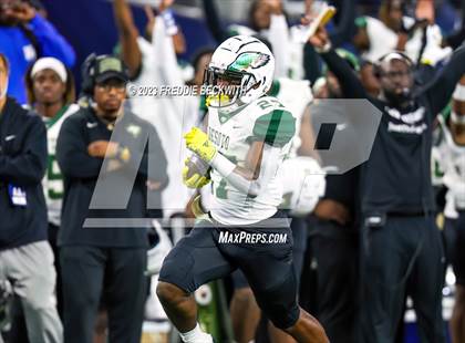 Thumbnail 1 in DeSoto vs. Summer Creek (UIL 6A D2 Football Final) photogallery.