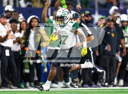 Thumbnail 3 in DeSoto vs. Summer Creek (UIL 6A D2 Football Final) photogallery.