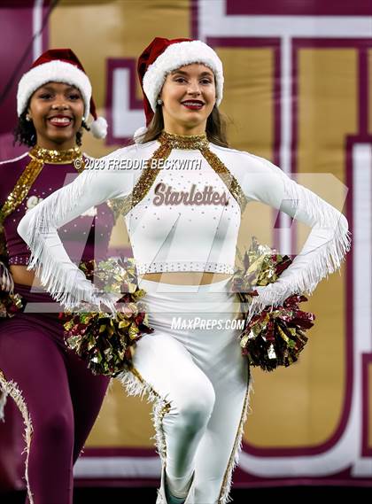 Thumbnail 1 in DeSoto vs. Summer Creek (UIL 6A D2 Football Final) photogallery.
