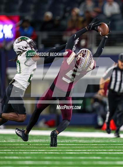 Thumbnail 1 in DeSoto vs. Summer Creek (UIL 6A D2 Football Final) photogallery.
