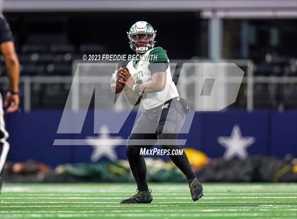 Thumbnail 2 in DeSoto vs. Summer Creek (UIL 6A D2 Football Final) photogallery.