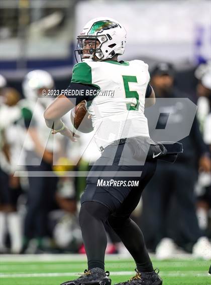 Thumbnail 2 in DeSoto vs. Summer Creek (UIL 6A D2 Football Final) photogallery.