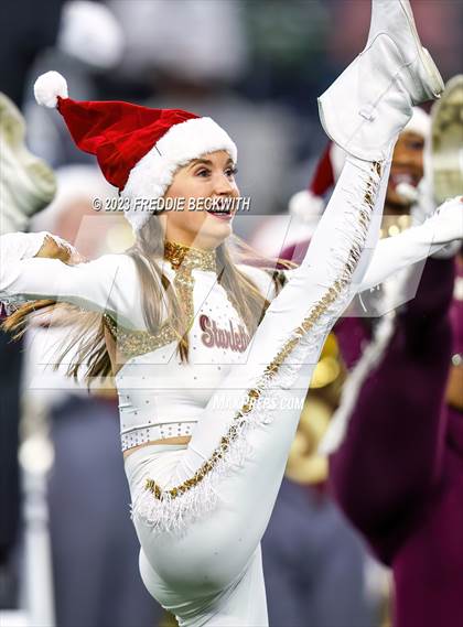 Thumbnail 3 in DeSoto vs. Summer Creek (UIL 6A D2 Football Final) photogallery.