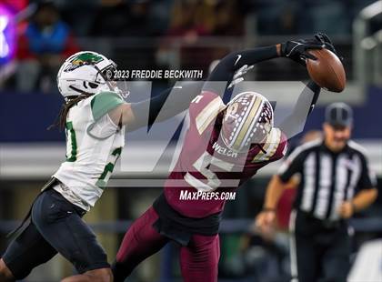 Thumbnail 2 in DeSoto vs. Summer Creek (UIL 6A D2 Football Final) photogallery.