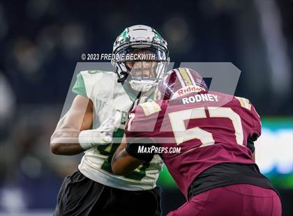 Thumbnail 1 in DeSoto vs. Summer Creek (UIL 6A D2 Football Final) photogallery.