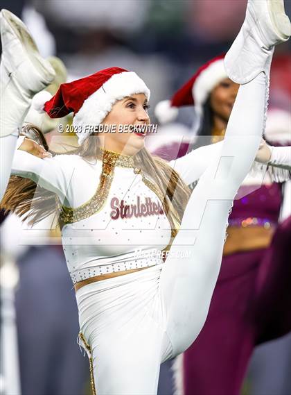 Thumbnail 1 in DeSoto vs. Summer Creek (UIL 6A D2 Football Final) photogallery.