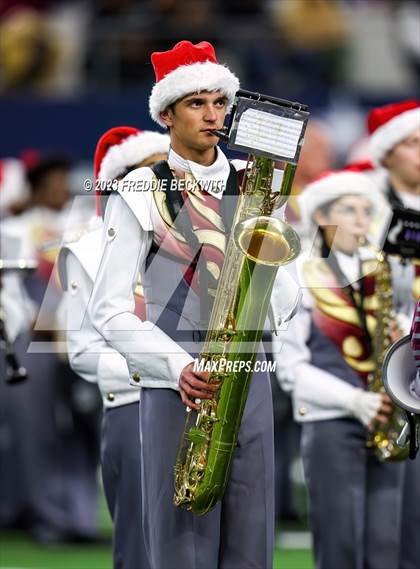 Thumbnail 1 in DeSoto vs. Summer Creek (UIL 6A D2 Football Final) photogallery.