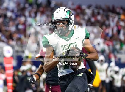 Thumbnail 1 in DeSoto vs. Summer Creek (UIL 6A D2 Football Final) photogallery.