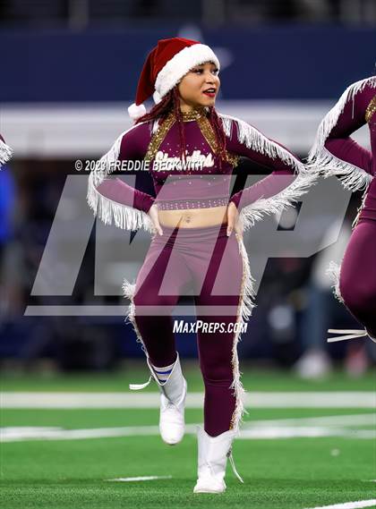 Thumbnail 3 in DeSoto vs. Summer Creek (UIL 6A D2 Football Final) photogallery.
