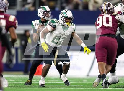 Thumbnail 3 in DeSoto vs. Summer Creek (UIL 6A D2 Football Final) photogallery.