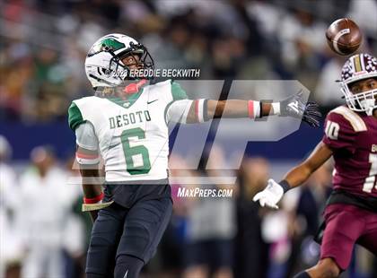 Thumbnail 1 in DeSoto vs. Summer Creek (UIL 6A D2 Football Final) photogallery.