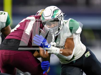 Thumbnail 1 in DeSoto vs. Summer Creek (UIL 6A D2 Football Final) photogallery.