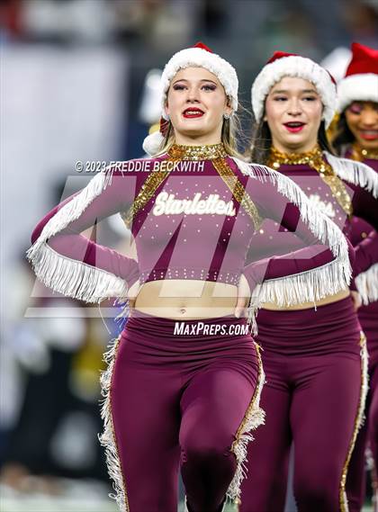 Thumbnail 1 in DeSoto vs. Summer Creek (UIL 6A D2 Football Final) photogallery.