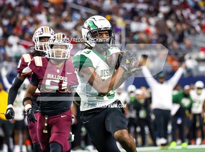 Thumbnail 2 in DeSoto vs. Summer Creek (UIL 6A D2 Football Final) photogallery.