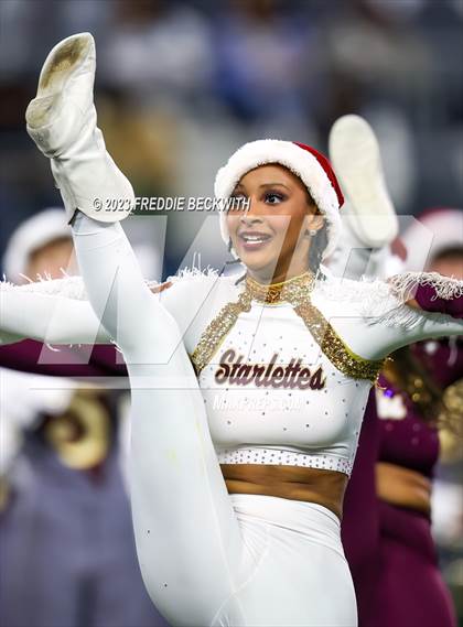 Thumbnail 3 in DeSoto vs. Summer Creek (UIL 6A D2 Football Final) photogallery.