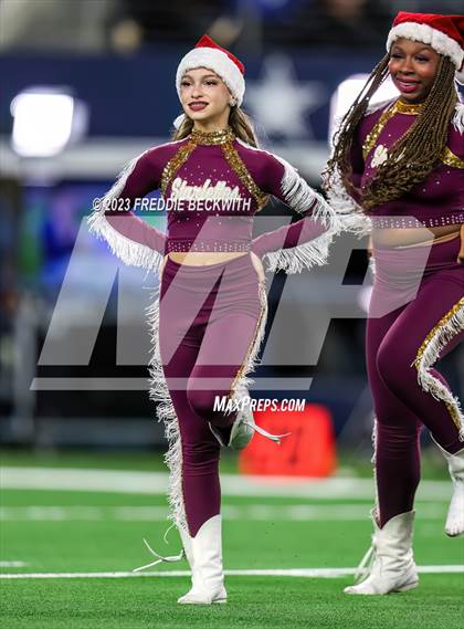 Thumbnail 2 in DeSoto vs. Summer Creek (UIL 6A D2 Football Final) photogallery.