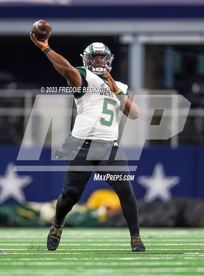 Thumbnail 3 in DeSoto vs. Summer Creek (UIL 6A D2 Football Final) photogallery.