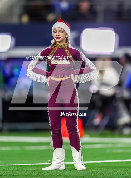 Thumbnail 1 in DeSoto vs. Summer Creek (UIL 6A D2 Football Final) photogallery.
