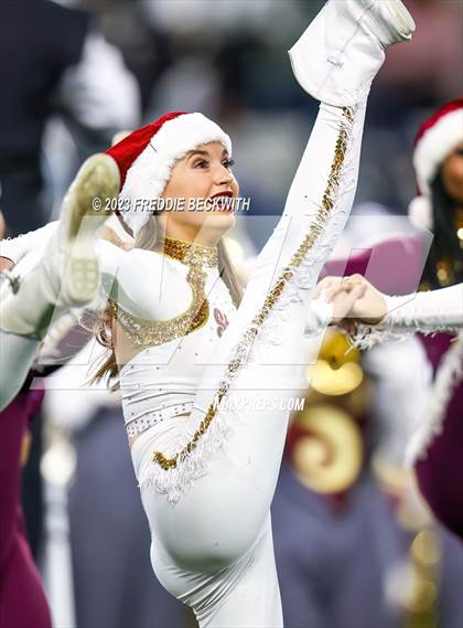 Thumbnail 2 in DeSoto vs. Summer Creek (UIL 6A D2 Football Final) photogallery.