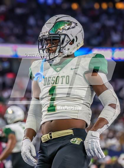 Thumbnail 1 in DeSoto vs. Summer Creek (UIL 6A D2 Football Final) photogallery.