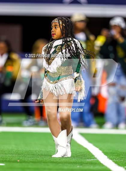 Thumbnail 2 in DeSoto vs. Summer Creek (UIL 6A D2 Football Final) photogallery.