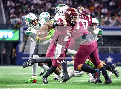 Thumbnail 2 in DeSoto vs. Summer Creek (UIL 6A D2 Football Final) photogallery.