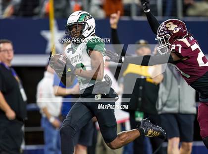 Thumbnail 3 in DeSoto vs. Summer Creek (UIL 6A D2 Football Final) photogallery.