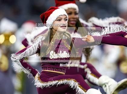 Thumbnail 3 in DeSoto vs. Summer Creek (UIL 6A D2 Football Final) photogallery.