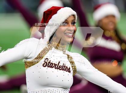 Thumbnail 1 in DeSoto vs. Summer Creek (UIL 6A D2 Football Final) photogallery.