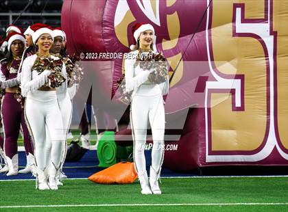 Thumbnail 1 in DeSoto vs. Summer Creek (UIL 6A D2 Football Final) photogallery.