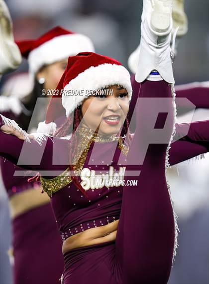 Thumbnail 3 in DeSoto vs. Summer Creek (UIL 6A D2 Football Final) photogallery.