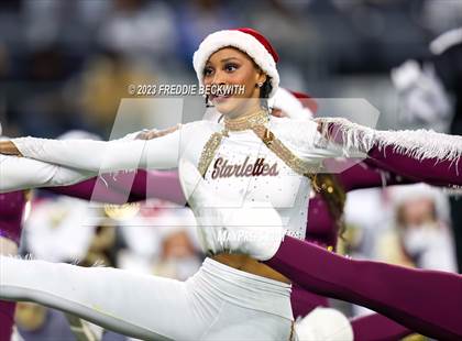 Thumbnail 1 in DeSoto vs. Summer Creek (UIL 6A D2 Football Final) photogallery.