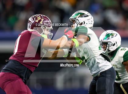 Thumbnail 3 in DeSoto vs. Summer Creek (UIL 6A D2 Football Final) photogallery.