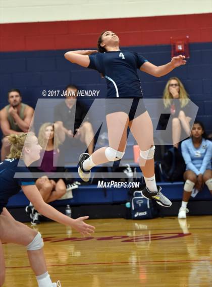 Thumbnail 2 in Marin Catholic vs. Auburn Riverside (Durango Fall Classic) photogallery.