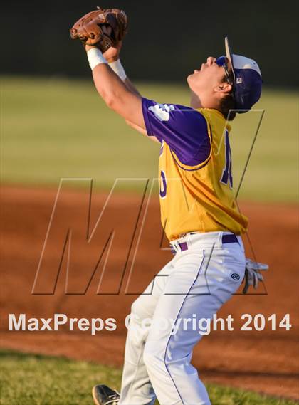 Thumbnail 1 in Sunnyvale @ Farmersville (UIL 2A Regional Quarterfinal Playoff) photogallery.