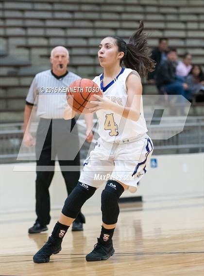 Thumbnail 3 in Burges vs. Lee (SAISD Tournament) photogallery.