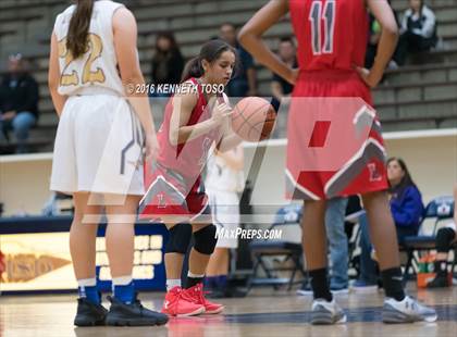 Thumbnail 2 in Burges vs. Lee (SAISD Tournament) photogallery.