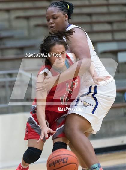 Thumbnail 2 in Burges vs. Lee (SAISD Tournament) photogallery.