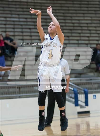 Thumbnail 2 in Burges vs. Lee (SAISD Tournament) photogallery.