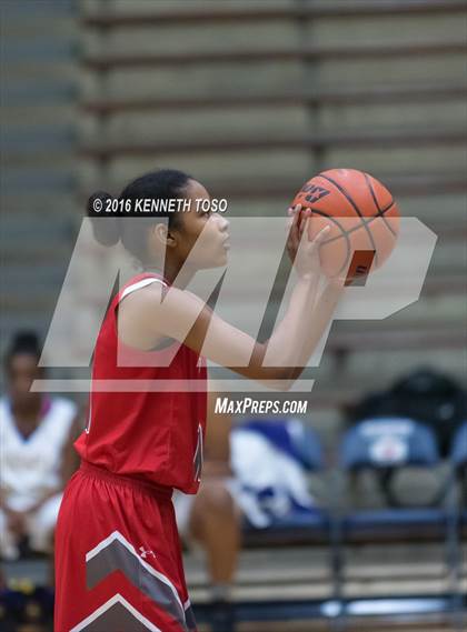 Thumbnail 2 in Burges vs. Lee (SAISD Tournament) photogallery.