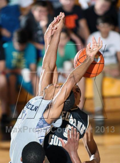 Thumbnail 3 in Neumann-Goretti vs. Lincoln (City of Palms Classic) photogallery.