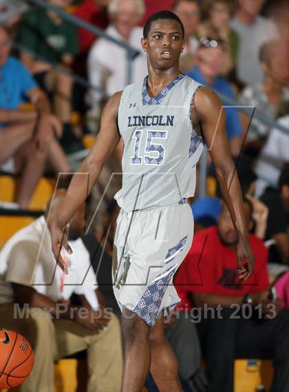 Thumbnail 3 in Neumann-Goretti vs. Lincoln (City of Palms Classic) photogallery.