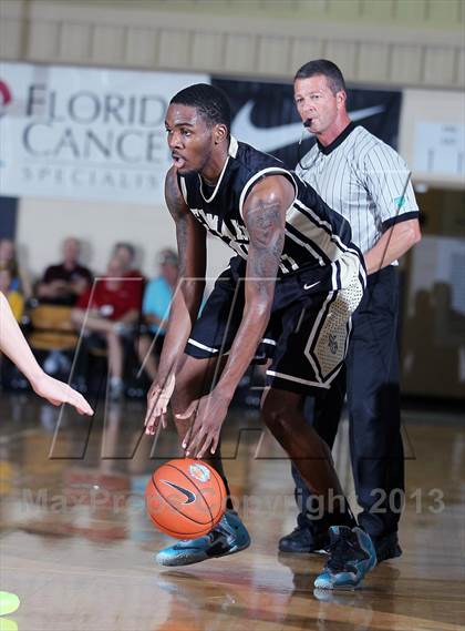 Thumbnail 3 in Neumann-Goretti vs. Lincoln (City of Palms Classic) photogallery.