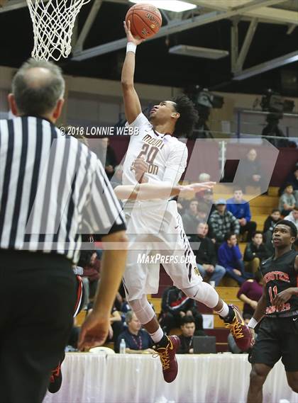 Thumbnail 2 in Webster Groves vs. Mt. Vernon (Spalding Hoophall Classic) photogallery.