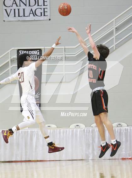 Thumbnail 1 in Webster Groves vs. Mt. Vernon (Spalding Hoophall Classic) photogallery.