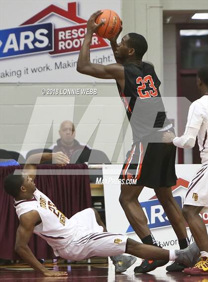 Thumbnail 2 in Webster Groves vs. Mt. Vernon (Spalding Hoophall Classic) photogallery.