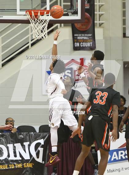 Thumbnail 2 in Webster Groves vs. Mt. Vernon (Spalding Hoophall Classic) photogallery.