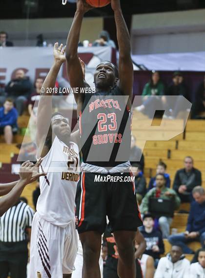 Thumbnail 2 in Webster Groves vs. Mt. Vernon (Spalding Hoophall Classic) photogallery.
