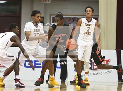 Thumbnail 2 in Webster Groves vs. Mt. Vernon (Spalding Hoophall Classic) photogallery.