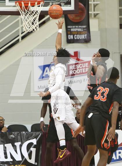 Thumbnail 1 in Webster Groves vs. Mt. Vernon (Spalding Hoophall Classic) photogallery.